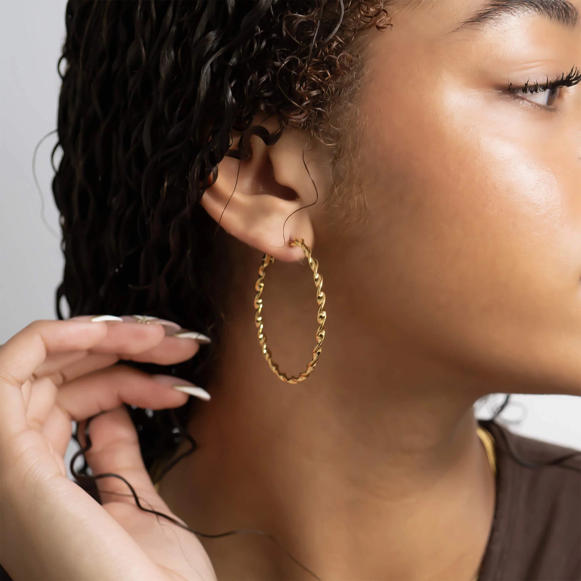 Twist Hoop Earrings image 0